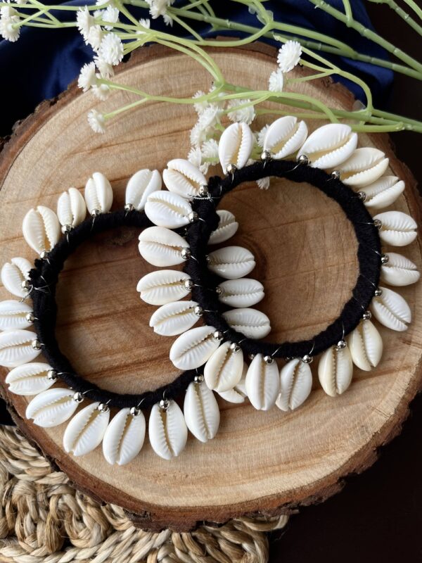 Cowrie Bangles Black