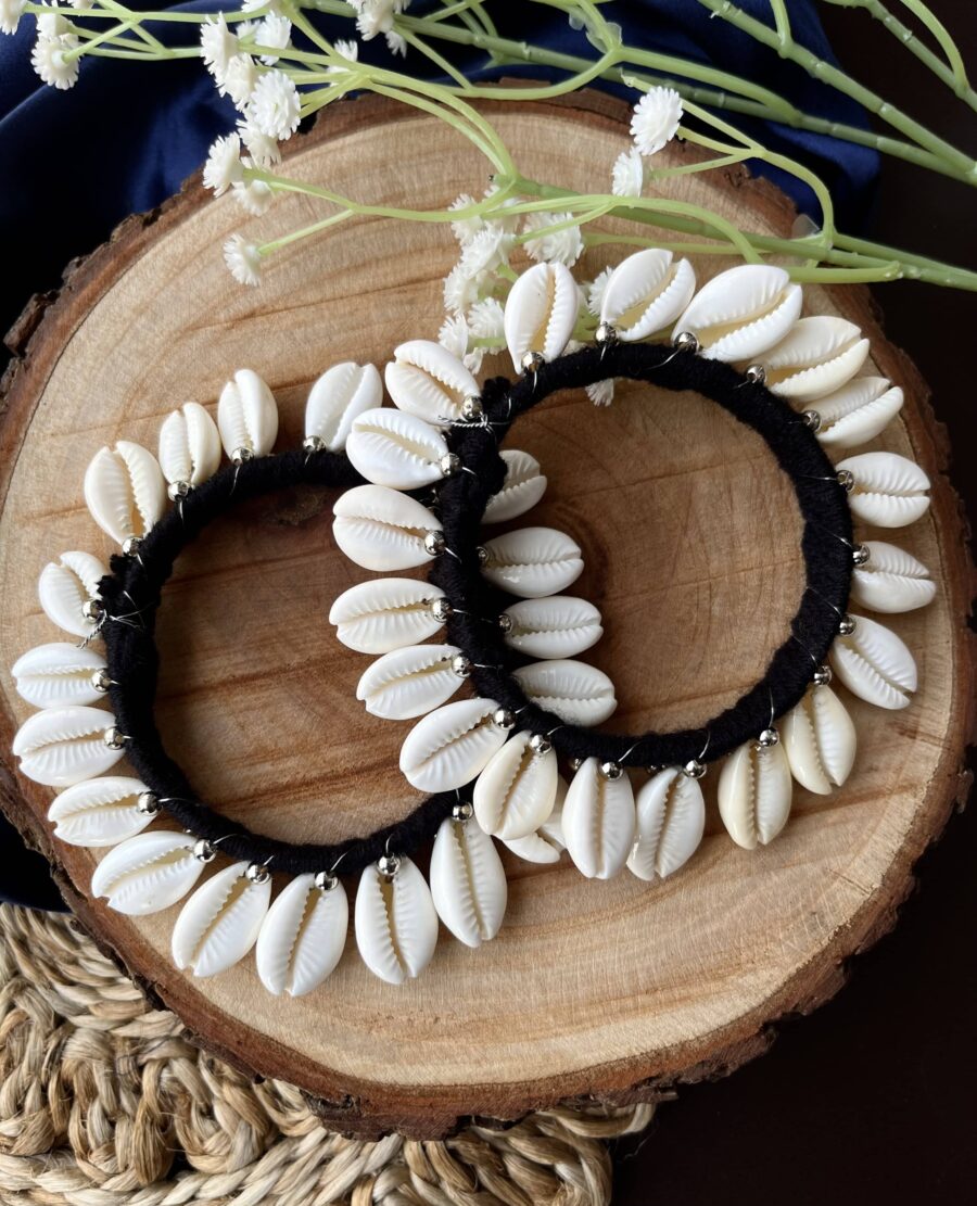 Cowrie Bangles Black